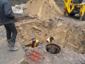 Провал біля метро «Васильківська» стався з вини водопроводу 