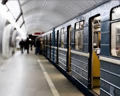 У Києві зупинилась червона гілка метро