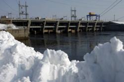 Дамба Киевской ГЭС выдержит таяние льда