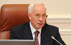 Азаров поручил убрать города и села ко Дню Победы